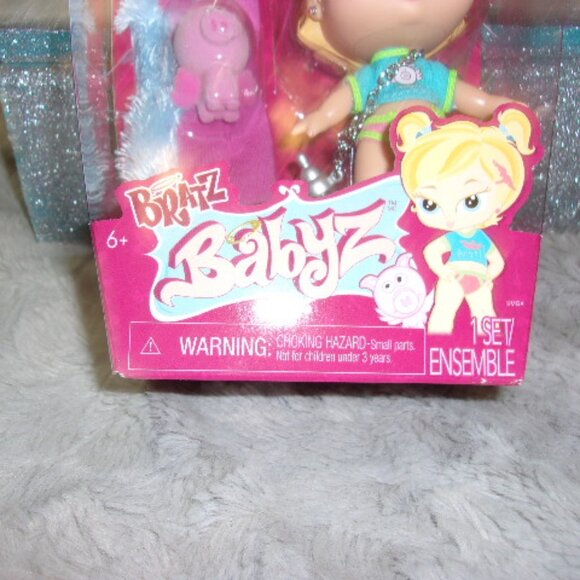T-156 NEW SEALED 2023 BRATZ BABY CHLOE WITH ANGEL PIG DOLL - Picture 3 of 8